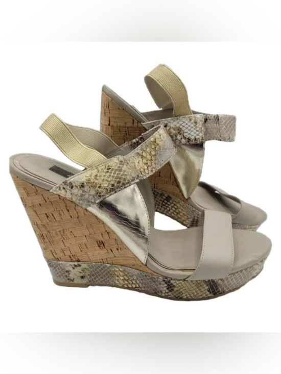 White House Black Market Shoes - NWOT, White House Black Market Greta. Size 6.5